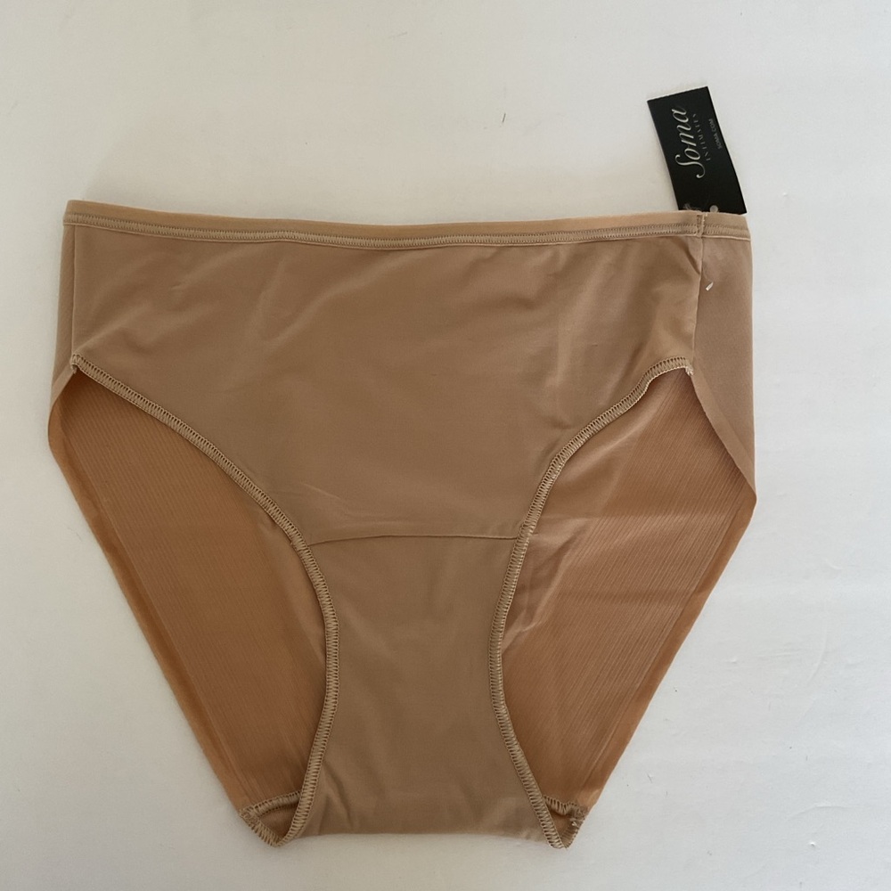 Soma Vanishing Edge Hipster Panty in Soft Tan Size small NWT